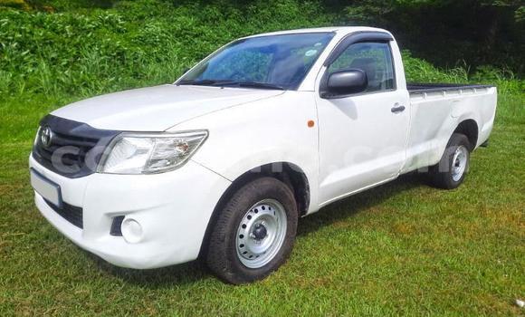 اشتري مستعمل Toyota Hilux White سيارة في Maseru في Maseru اشتري مستعمل Toyota Hilux White سيارة في Maseru في Maseru