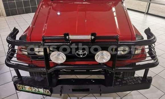 Sayi Na hannu Toyota Land Cruiser Red Mota in Maseru a Maseru Sayi Na hannu Toyota Land Cruiser Red Mota in Maseru a Maseru