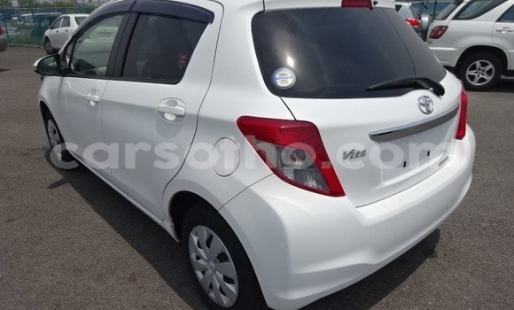 Acheter Occasion Voiture Toyota Vitz Blanc à Maputsoe, Leribe Acheter Occasion Voiture Toyota Vitz Blanc à Maputsoe, Leribe