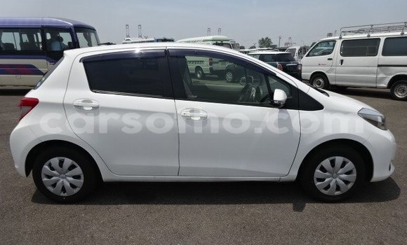 Acheter Occasion Voiture Toyota Vitz Blanc à Maputsoe, Leribe Acheter Occasion Voiture Toyota Vitz Blanc à Maputsoe, Leribe