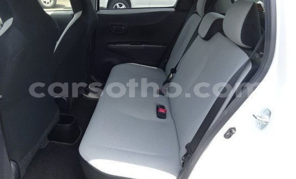 Acheter Occasion Voiture Toyota Vitz Blanc à Maputsoe, Leribe Acheter Occasion Voiture Toyota Vitz Blanc à Maputsoe, Leribe