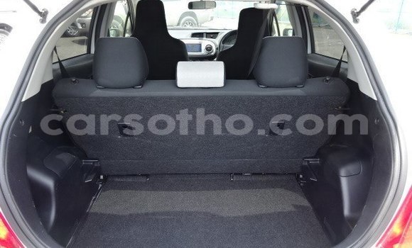 Acheter Occasion Voiture Toyota Vitz Blanc à Maputsoe, Leribe Acheter Occasion Voiture Toyota Vitz Blanc à Maputsoe, Leribe