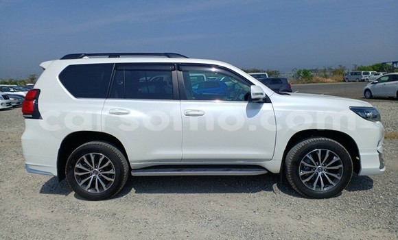 اشتري مستعمل Toyota Land Cruiser Prado White سيارة في Mokhotlong في Berea اشتري مستعمل Toyota Land Cruiser Prado White سيارة في Mokhotlong في Berea
