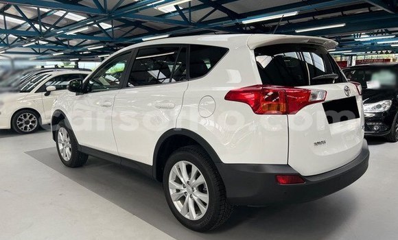 Acheter Occasion Voiture Toyota RAV4 Blanc à Butha–Buthe, Thaba-Tseka Acheter Occasion Voiture Toyota RAV4 Blanc à Butha–Buthe, Thaba-Tseka