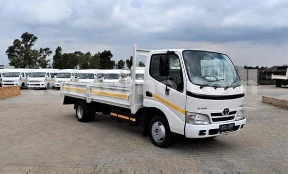 Buy Used Toyota Dyna Silver Truck in Maseru in Maseru Buy Used Toyota Dyna Silver Truck in Maseru in Maseru