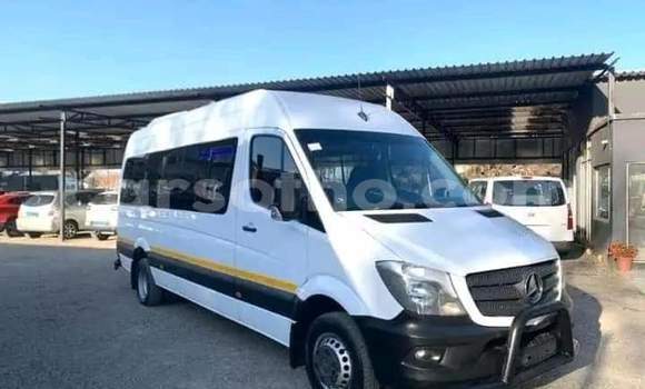 Sayi Na hannu Mercedes-Benz 600 White Mota in Maseru a Maseru