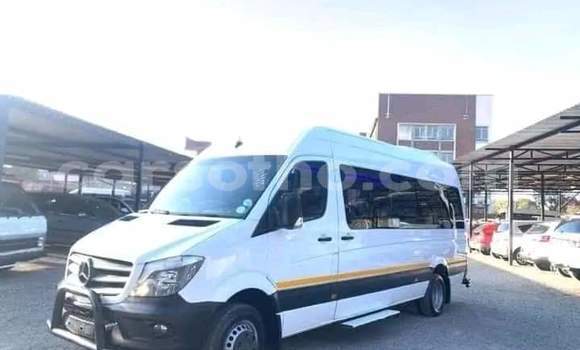 Sayi Na hannu Mercedes-Benz 600 White Mota in Maseru a Maseru Sayi Na hannu Mercedes-Benz 600 White Mota in Maseru a Maseru