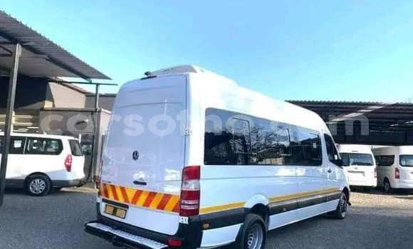 Sayi Na hannu Mercedes-Benz 600 White Mota in Maseru a Maseru Sayi Na hannu Mercedes-Benz 600 White Mota in Maseru a Maseru