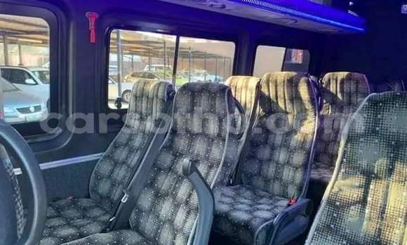 Sayi Na hannu Mercedes-Benz 600 White Mota in Maseru a Maseru Sayi Na hannu Mercedes-Benz 600 White Mota in Maseru a Maseru