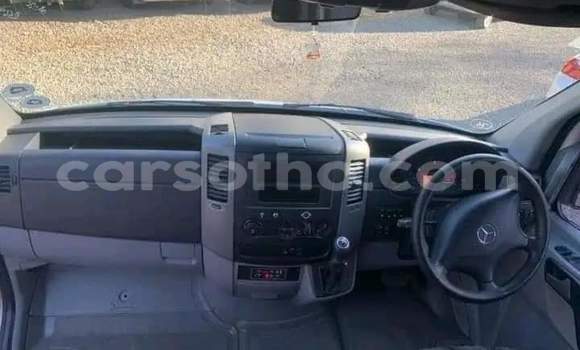 Sayi Na hannu Mercedes-Benz 600 White Mota in Maseru a Maseru Sayi Na hannu Mercedes-Benz 600 White Mota in Maseru a Maseru