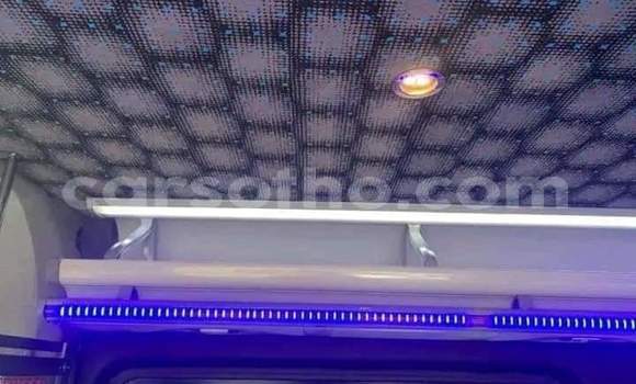 Sayi Na hannu Mercedes-Benz 600 White Mota in Maseru a Maseru Sayi Na hannu Mercedes-Benz 600 White Mota in Maseru a Maseru