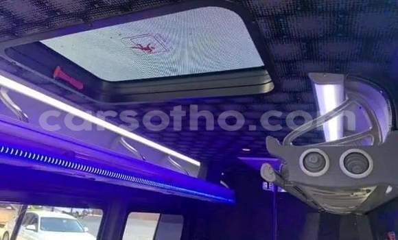 Sayi Na hannu Mercedes-Benz 600 White Mota in Maseru a Maseru Sayi Na hannu Mercedes-Benz 600 White Mota in Maseru a Maseru