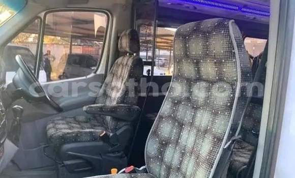 Sayi Na hannu Mercedes-Benz 600 White Mota in Maseru a Maseru Sayi Na hannu Mercedes-Benz 600 White Mota in Maseru a Maseru