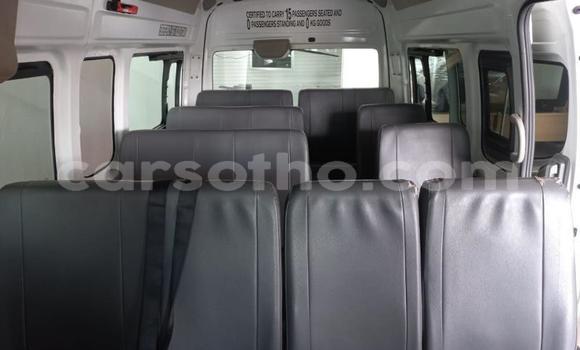 Acheter Occasion Voiture Nissan NV350 Caravan Blanc à Maseru, Maseru Acheter Occasion Voiture Nissan NV350 Caravan Blanc à Maseru, Maseru