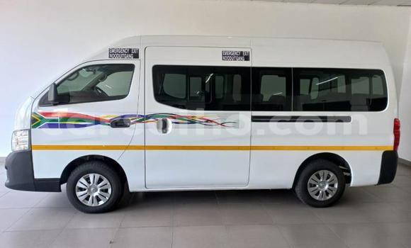 Acheter Occasion Voiture Nissan NV350 Caravan Blanc à Maseru, Maseru Acheter Occasion Voiture Nissan NV350 Caravan Blanc à Maseru, Maseru