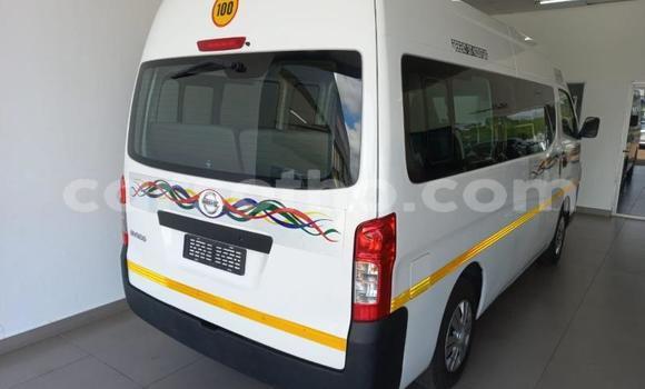 Acheter Occasion Voiture Nissan NV350 Caravan Blanc à Maseru, Maseru Acheter Occasion Voiture Nissan NV350 Caravan Blanc à Maseru, Maseru