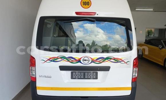 Acheter Occasion Voiture Nissan NV350 Caravan Blanc à Maseru, Maseru Acheter Occasion Voiture Nissan NV350 Caravan Blanc à Maseru, Maseru