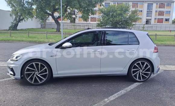 Sayi Na hannu Volkswagen Golf R White Mota in Peka a Leribe Sayi Na hannu Volkswagen Golf R White Mota in Peka a Leribe
