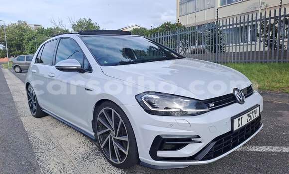 Sayi Na hannu Volkswagen Golf R White Mota in Peka a Leribe Sayi Na hannu Volkswagen Golf R White Mota in Peka a Leribe