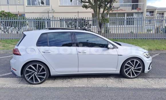 Sayi Na hannu Volkswagen Golf R White Mota in Peka a Leribe Sayi Na hannu Volkswagen Golf R White Mota in Peka a Leribe