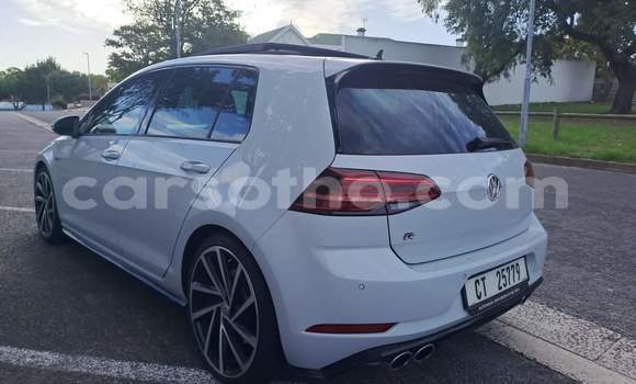 Sayi Na hannu Volkswagen Golf R White Mota in Peka a Leribe Sayi Na hannu Volkswagen Golf R White Mota in Peka a Leribe