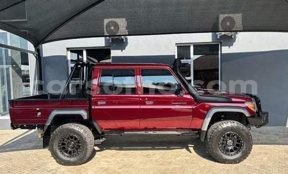 Sayi Na hannu Toyota Land Cruiser Red Mota in Maseru a Maseru Sayi Na hannu Toyota Land Cruiser Red Mota in Maseru a Maseru