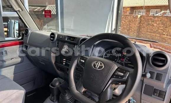 Sayi Na hannu Toyota Land Cruiser Red Mota in Maseru a Maseru Sayi Na hannu Toyota Land Cruiser Red Mota in Maseru a Maseru