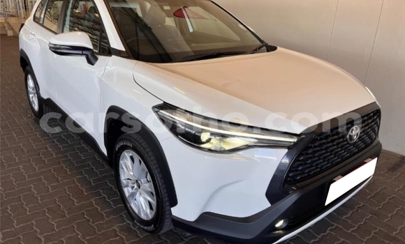 اشتري مستعمل Toyota Corolla Cross White سيارة في Butha–Buthe في Thaba-Tseka