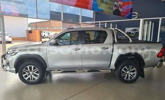 Sayi Na hannu Toyota Hilux Silver Mota in Maseru a Maseru Sayi Na hannu Toyota Hilux Silver Mota in Maseru a Maseru