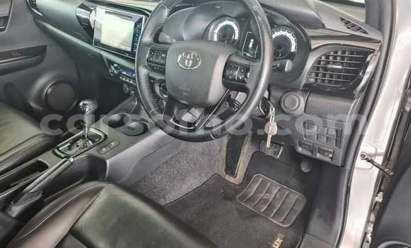 Sayi Na hannu Toyota Hilux Silver Mota in Maseru a Maseru Sayi Na hannu Toyota Hilux Silver Mota in Maseru a Maseru
