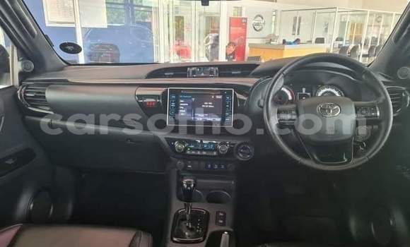 Sayi Na hannu Toyota Hilux Silver Mota in Maseru a Maseru Sayi Na hannu Toyota Hilux Silver Mota in Maseru a Maseru