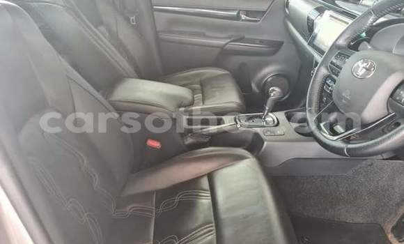 Sayi Na hannu Toyota Hilux Silver Mota in Maseru a Maseru Sayi Na hannu Toyota Hilux Silver Mota in Maseru a Maseru