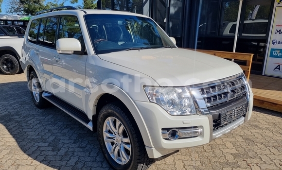 اشتري مستعمل Mitsubishi Pajero White سيارة في Maseru في Maseru