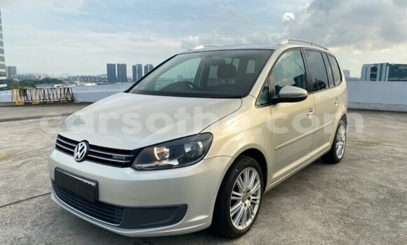 Sayi Na hannu Volkswagen Touran Silver Mota in Maputsoe a Leribe Sayi Na hannu Volkswagen Touran Silver Mota in Maputsoe a Leribe