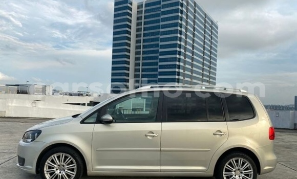 Sayi Na hannu Volkswagen Touran Silver Mota in Maputsoe a Leribe Sayi Na hannu Volkswagen Touran Silver Mota in Maputsoe a Leribe