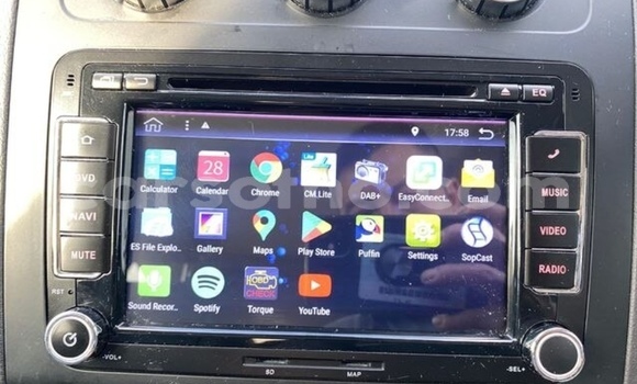 Sayi Na hannu Volkswagen Touran Silver Mota in Maputsoe a Leribe Sayi Na hannu Volkswagen Touran Silver Mota in Maputsoe a Leribe