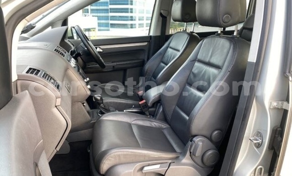 Sayi Na hannu Volkswagen Touran Silver Mota in Maputsoe a Leribe Sayi Na hannu Volkswagen Touran Silver Mota in Maputsoe a Leribe
