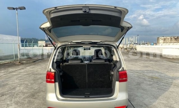 Sayi Na hannu Volkswagen Touran Silver Mota in Maputsoe a Leribe Sayi Na hannu Volkswagen Touran Silver Mota in Maputsoe a Leribe