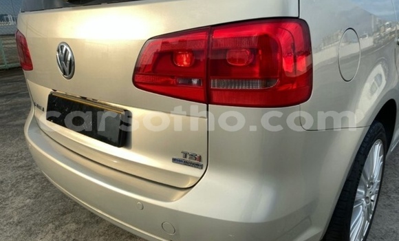 Sayi Na hannu Volkswagen Touran Silver Mota in Maputsoe a Leribe Sayi Na hannu Volkswagen Touran Silver Mota in Maputsoe a Leribe
