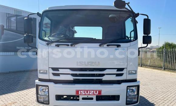 Sayi Na hannu Isuzu FTR 850 White Babbar mota in Maseru a Maseru Sayi Na hannu Isuzu FTR 850 White Babbar mota in Maseru a Maseru