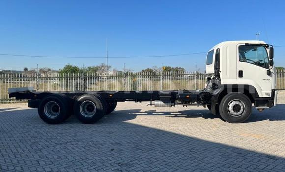 Sayi Na hannu Isuzu FTR 850 White Babbar mota in Maseru a Maseru Sayi Na hannu Isuzu FTR 850 White Babbar mota in Maseru a Maseru