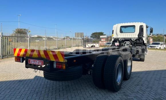 Sayi Na hannu Isuzu FTR 850 White Babbar mota in Maseru a Maseru Sayi Na hannu Isuzu FTR 850 White Babbar mota in Maseru a Maseru