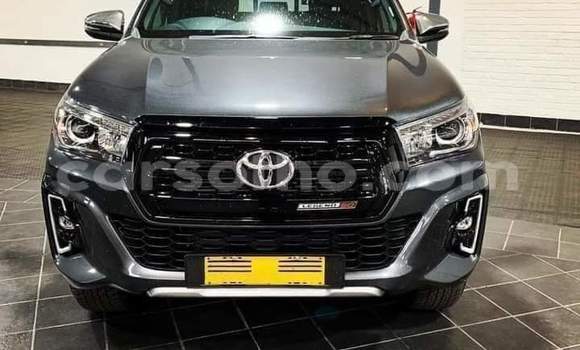 Sayi Na hannu Toyota Hilux Black Mota in Maseru a Maseru
