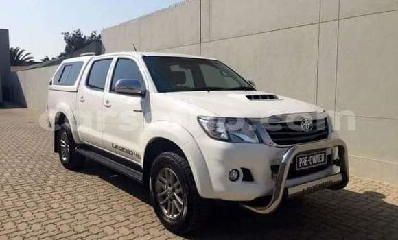 Sayi Na hannu Toyota Hilux White Mota in Maseru a Maseru Sayi Na hannu Toyota Hilux White Mota in Maseru a Maseru