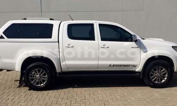 Sayi Na hannu Toyota Hilux White Mota in Maseru a Maseru Sayi Na hannu Toyota Hilux White Mota in Maseru a Maseru