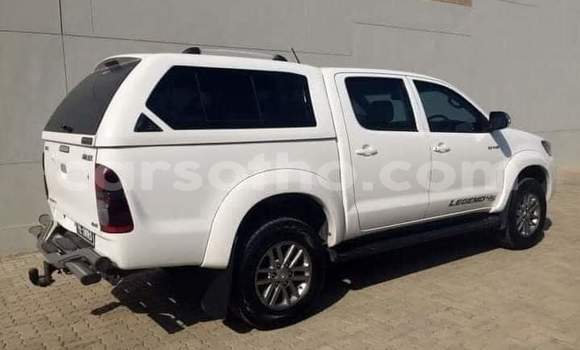 Sayi Na hannu Toyota Hilux White Mota in Maseru a Maseru Sayi Na hannu Toyota Hilux White Mota in Maseru a Maseru