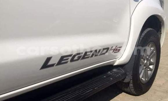 Sayi Na hannu Toyota Hilux White Mota in Maseru a Maseru Sayi Na hannu Toyota Hilux White Mota in Maseru a Maseru