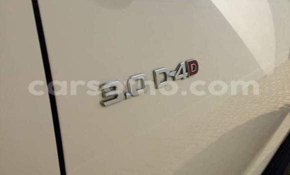 Sayi Na hannu Toyota Hilux White Mota in Maseru a Maseru Sayi Na hannu Toyota Hilux White Mota in Maseru a Maseru