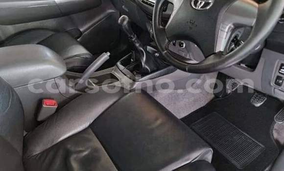 Sayi Na hannu Toyota Hilux White Mota in Maseru a Maseru Sayi Na hannu Toyota Hilux White Mota in Maseru a Maseru