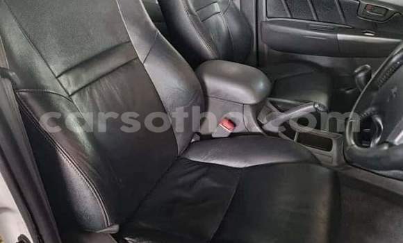 Sayi Na hannu Toyota Hilux White Mota in Maseru a Maseru Sayi Na hannu Toyota Hilux White Mota in Maseru a Maseru
